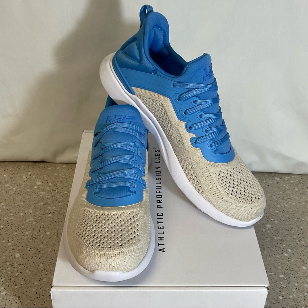 New Women's APL TechLoom Tracer Size 7.5 Athletic Propulsion Labs in Coastal Blu